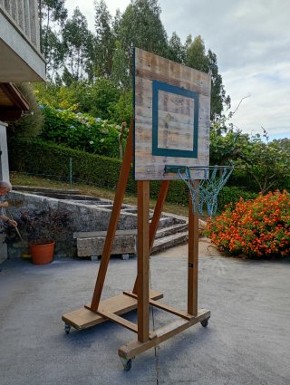Canasta de baloncesto artesanal con ruedas