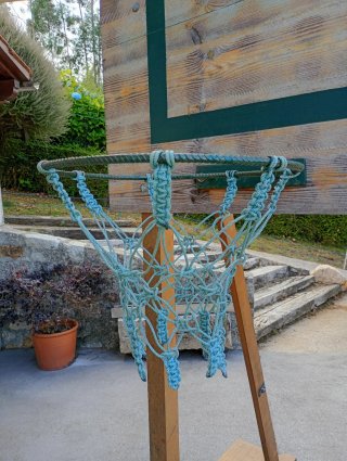 Canasta de baloncesto artesanal con ruedas