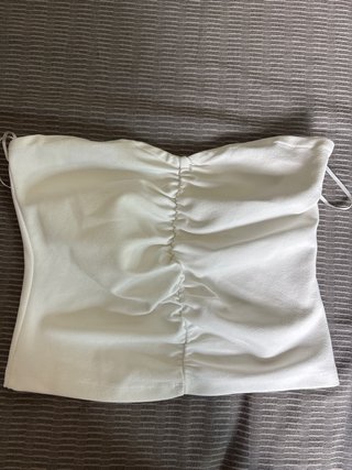 Top blanco fruncido