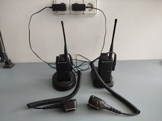 Emisora Motorola DP2400e + Micrófono y Base