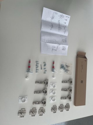 Puertas blancas con bisagras