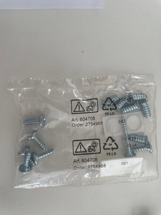 Puertas blancas con bisagras