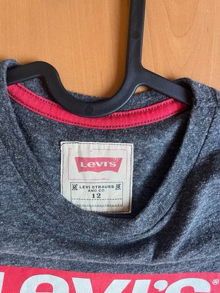 Camiseta Levi's niño gris. Talla 12