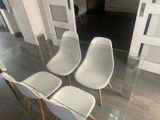 Mesa cristal y 4 sillas modernas RECOGDA EN HUELVA