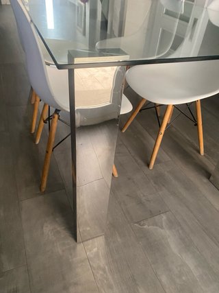 Mesa cristal y 4 sillas modernas RECOGDA EN HUELVA