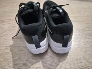 Deportivos Nike Negros Talla 40