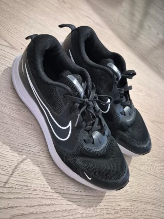 Deportivos Nike Negros Talla 40