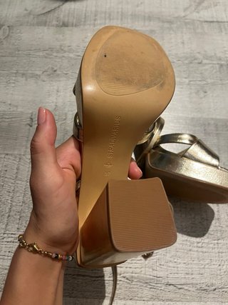 Tacones dorados plataforma