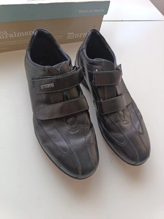 Zapatos Geox chico negros