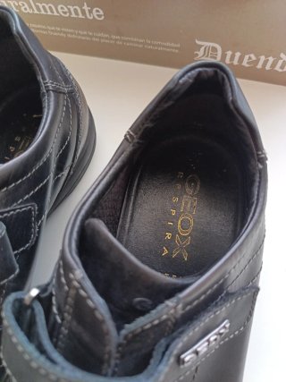 Zapatos Geox chico negros