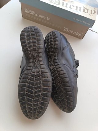 Zapatos Geox chico negros