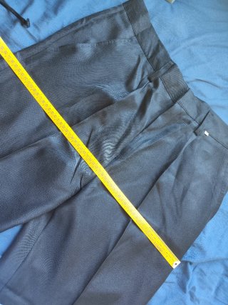 Pantalones negros y pajarita