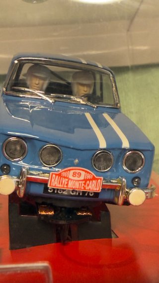 Coche Scalextric Slot Renault 8 classics Gordini