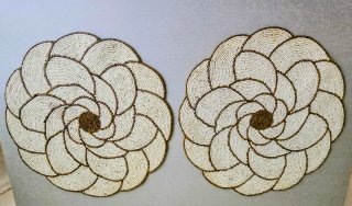 Bajoplatos Salvamanteles Flor blanca y dorada
