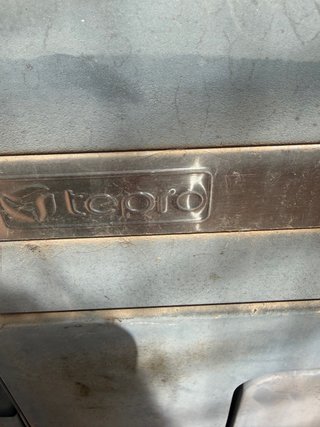 Barbacoa de carbón gris metálica