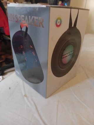 Altavoz portátil potente, nuevo en caja