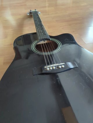 Guitarra Electroacústica Negra