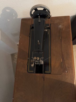 Máquina de coser Wertheim antigua con mueble