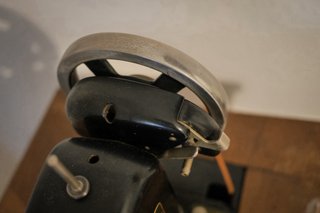 Máquina de coser Wertheim antigua con mueble