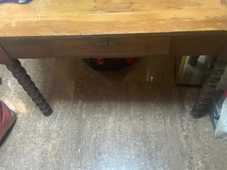Mesa antigua de madera