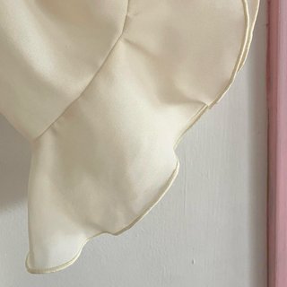 Blusa crema volantes manga campana