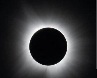 Paseo en barco para ver el eclipse de sol