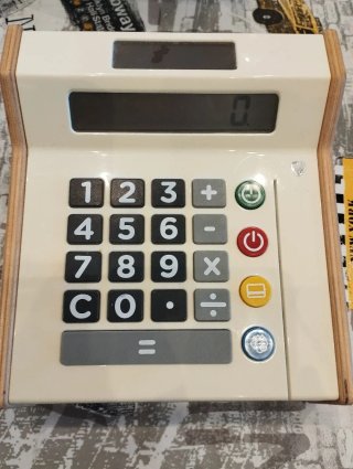 Maquina registradora IKEA madera y blanco