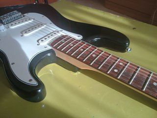 Pacchetto Chitarra Fender Squier + Multieffetto Valeton