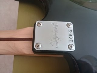 Pacchetto Chitarra Fender Squier + Multieffetto Valeton