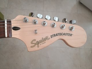 Pacchetto Chitarra Fender Squier + Multieffetto Valeton