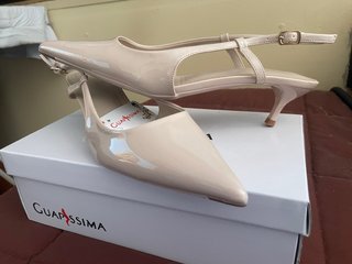 Zapatos Guapissima charol beige T.40 tacón 5cm