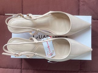 Zapatos Guapissima charol beige T.40 tacón 5cm