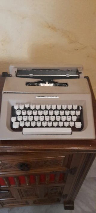 Máquina de escribir Olivetti Lettera 25