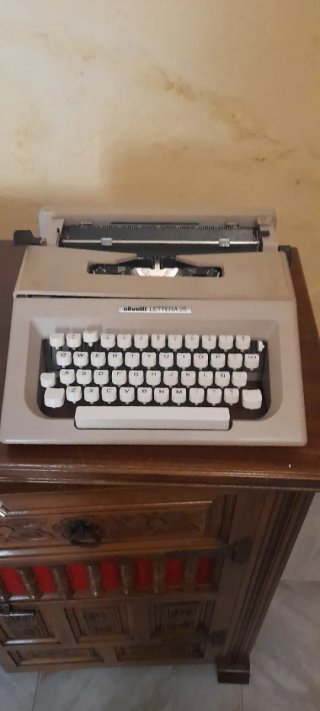 Máquina de escribir Olivetti Lettera 25