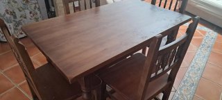 En Benaocaz. Mesa comedor y 4 sillas madera nogal