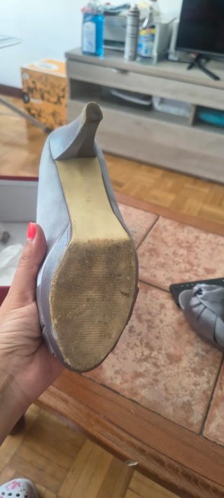 Zapatos de tacón grises
