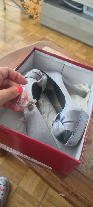 Zapatos de tacón grises