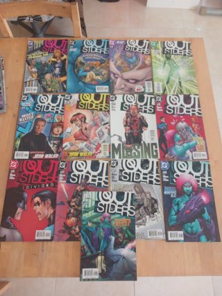 50 comics OUT SIDERS del 1 al 50 en orden. INGLES
