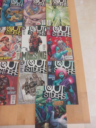 50 comics OUT SIDERS del 1 al 50 en orden. INGLES