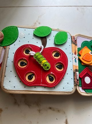 Libro Sensorial de Fieltro - Montessori Quiet Book