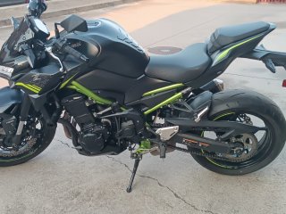 Kawasaki Z900 Negra y Verde Impecable.
