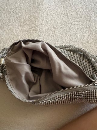 Bolso de fiesta plateado con pedrería