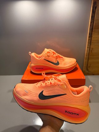 Nike Vomero Plus Naranja