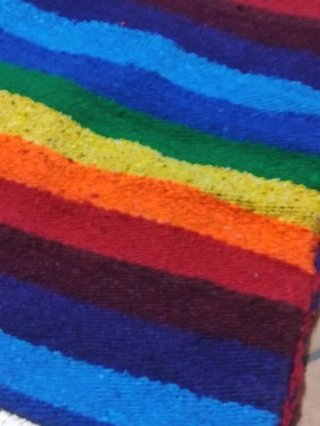 Bolso tejido multicolor con correa