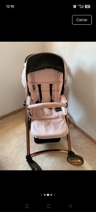 Carro de bebé rosa