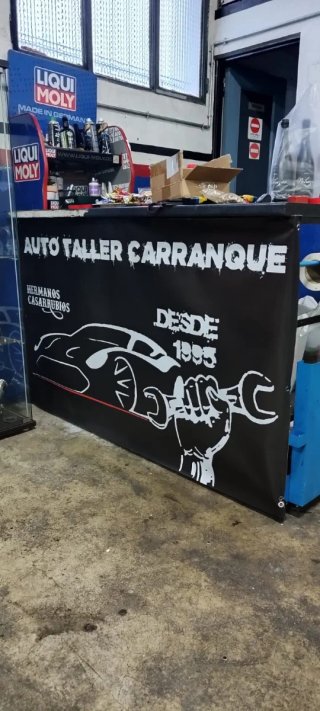 "Personalización de vinilos y camisetas a medida.