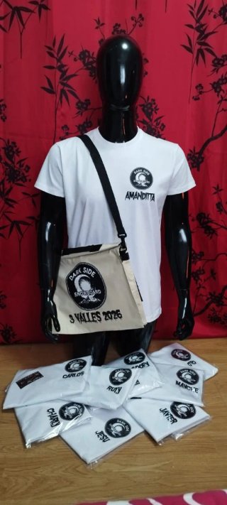 "Personalización de vinilos y camisetas a medida.