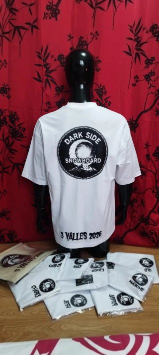 "Personalización de vinilos y camisetas a medida.