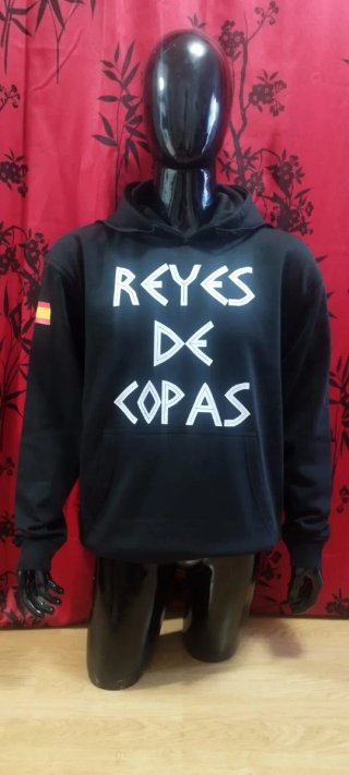 "Personalización de vinilos y camisetas a medida.
