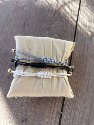 Pulsera pez porcelana gris y dorada